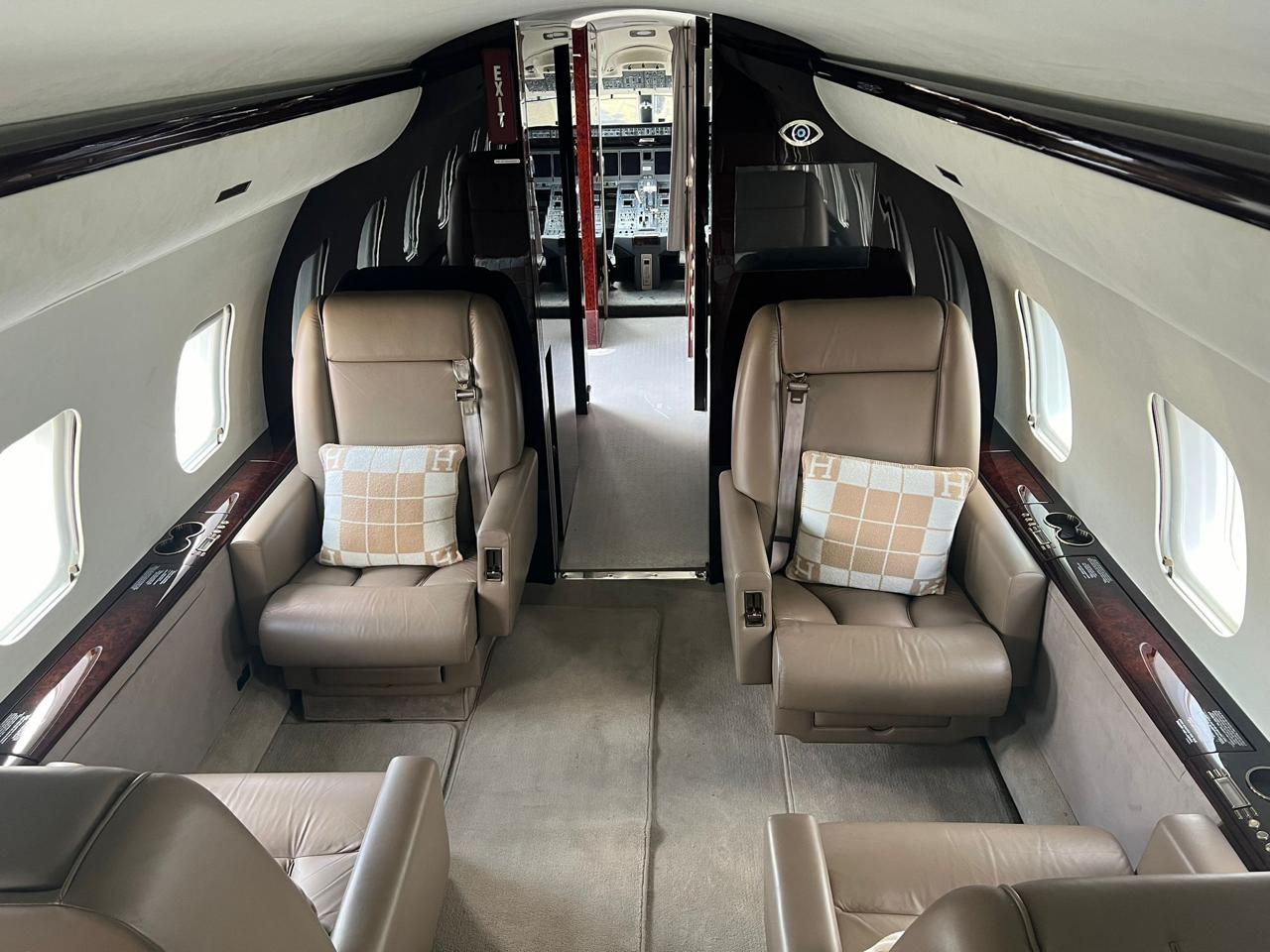 IMG-20241017-WA0040 Bombardier Global XRS - AREP Aviation Ltd. - 4