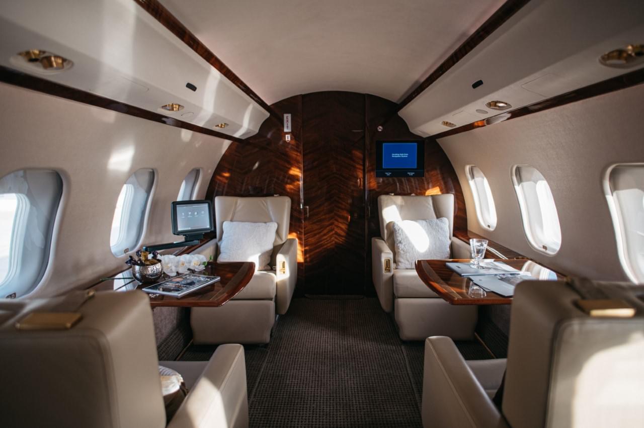 Challenger CL 605 - AREP Aviation Ltd. - 8