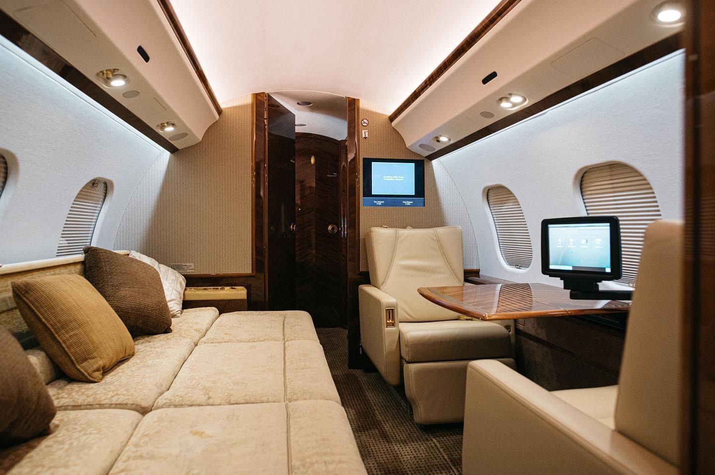 Challenger CL 605 - AREP Aviation Ltd. - 7