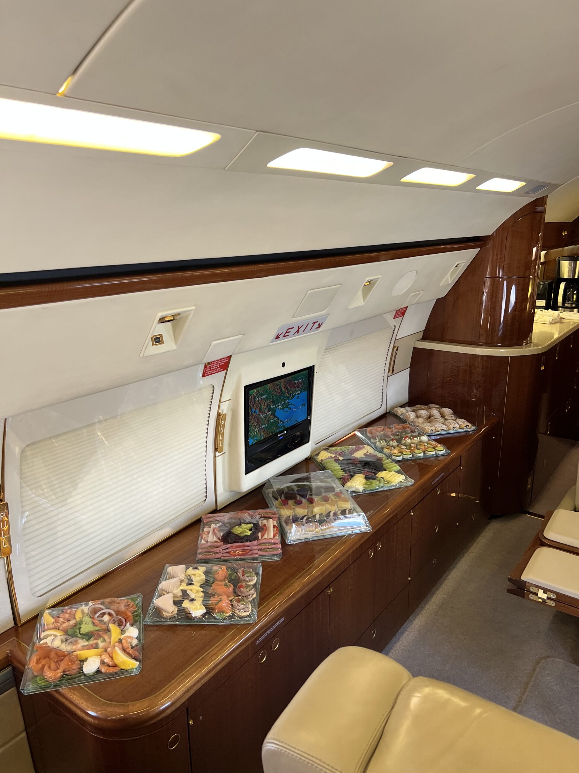 Private Jet On-board Catering - AREP Aviation Ltd. - 7