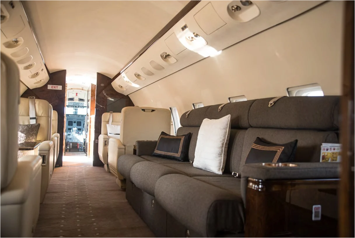 Bombardier Challenger 850 - AREP Aviation Ltd. - 5