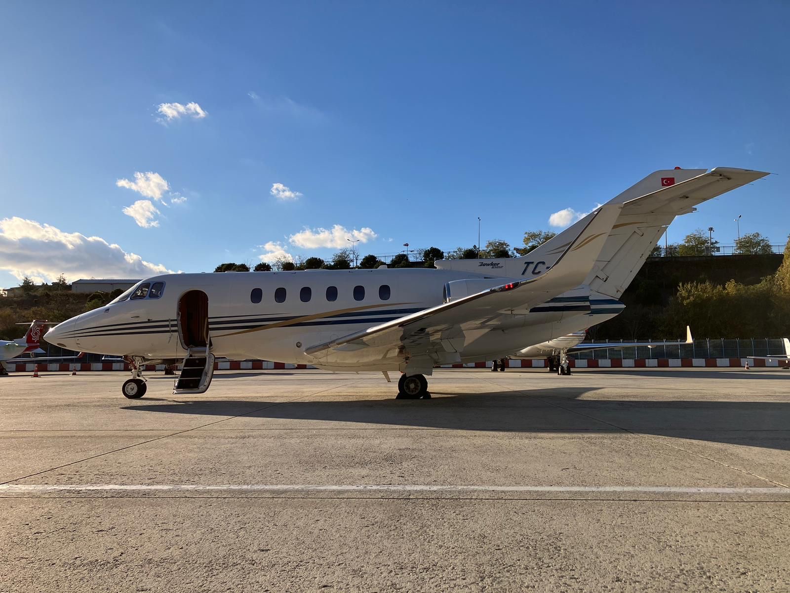 Hawker 850XP - AREP Aviation Ltd. - 3