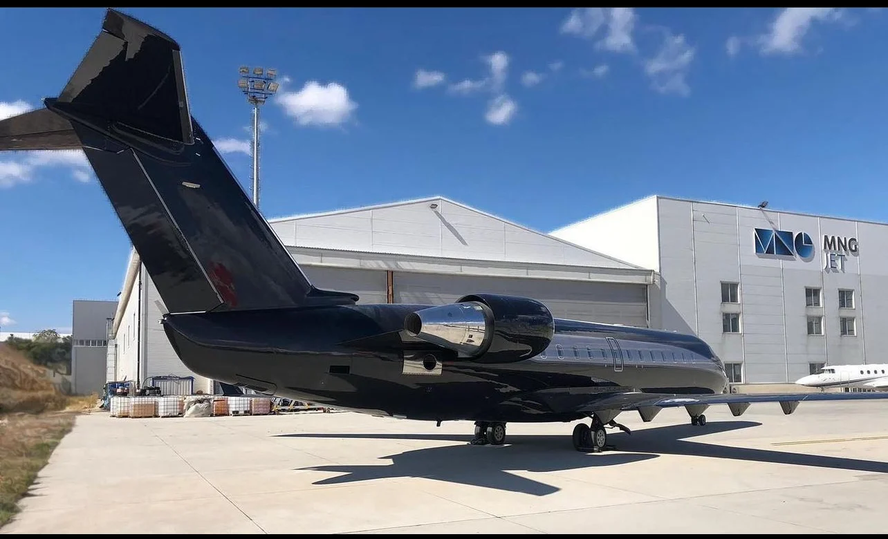 Bombardier Challenger 850 - AREP Aviation Ltd. - 8