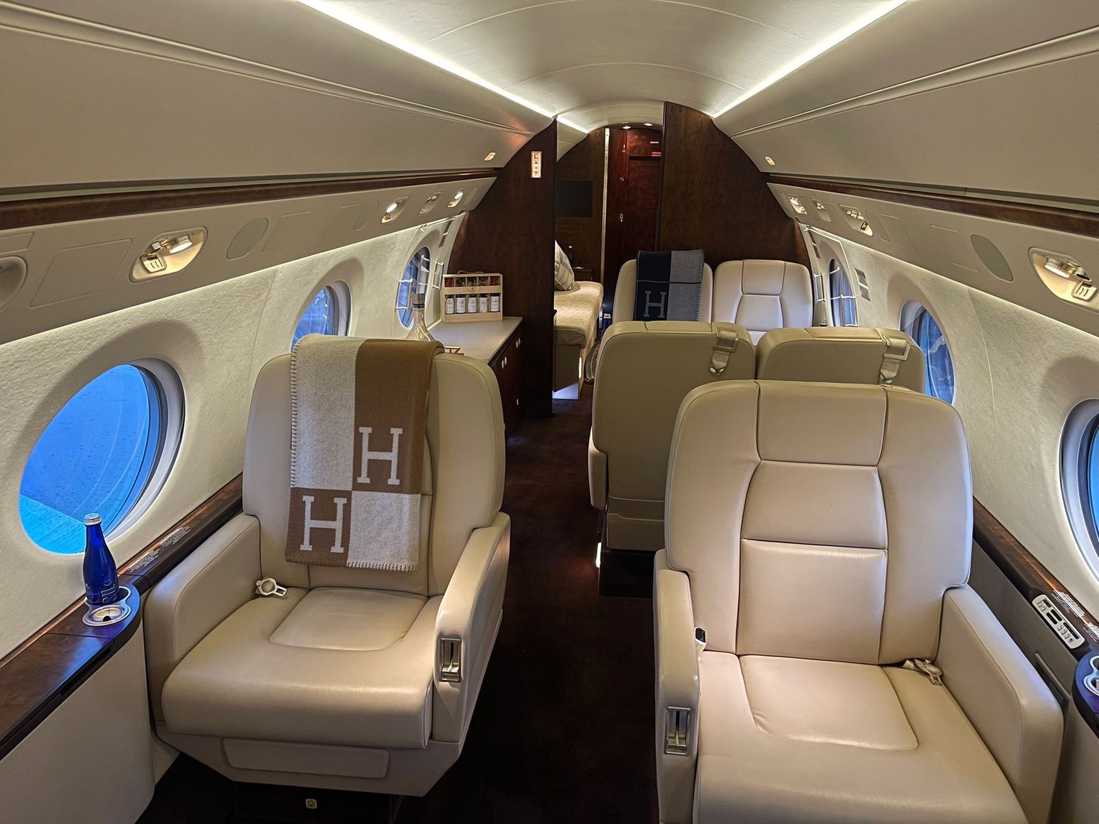 Gulfstream G450 - AREP Aviation Ltd. - 4