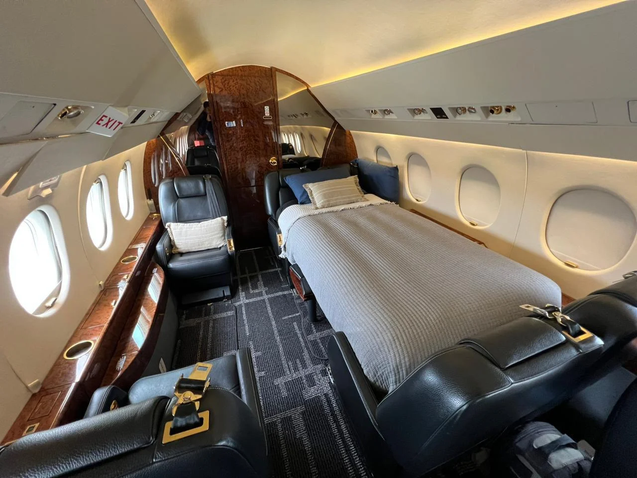 Dassault Falcon 2000LX - AREP Aviation Ltd. - 7